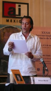 Arturo Morel presentando libro 10 años sin Paz 1
