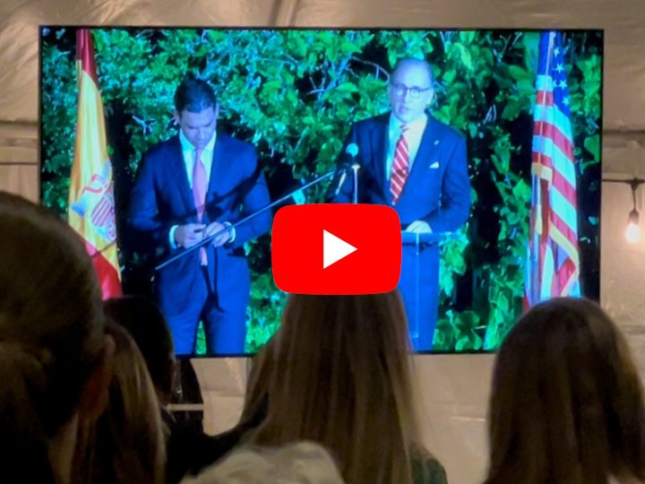 Youtube Large - Foto del Cónsul General de España y el Alcalde de Miami - discurso de bienvenida - 540 X 720