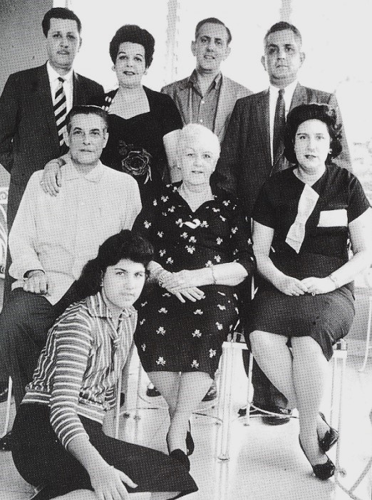 Foto 1 - Alfonso, Sara, Alberto, Pepe HC, Carlos MS, Mercedes Galt,Uva HC y Uva de Aragón La Habana Dic 1957 - Ajustada